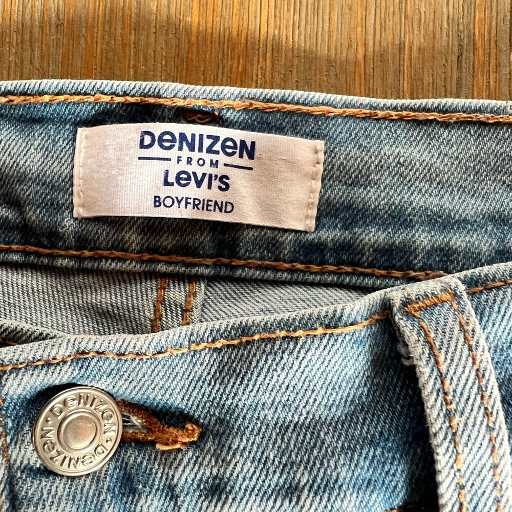 Denizen from Levi's Relaxed Fit Light Blue Jeans